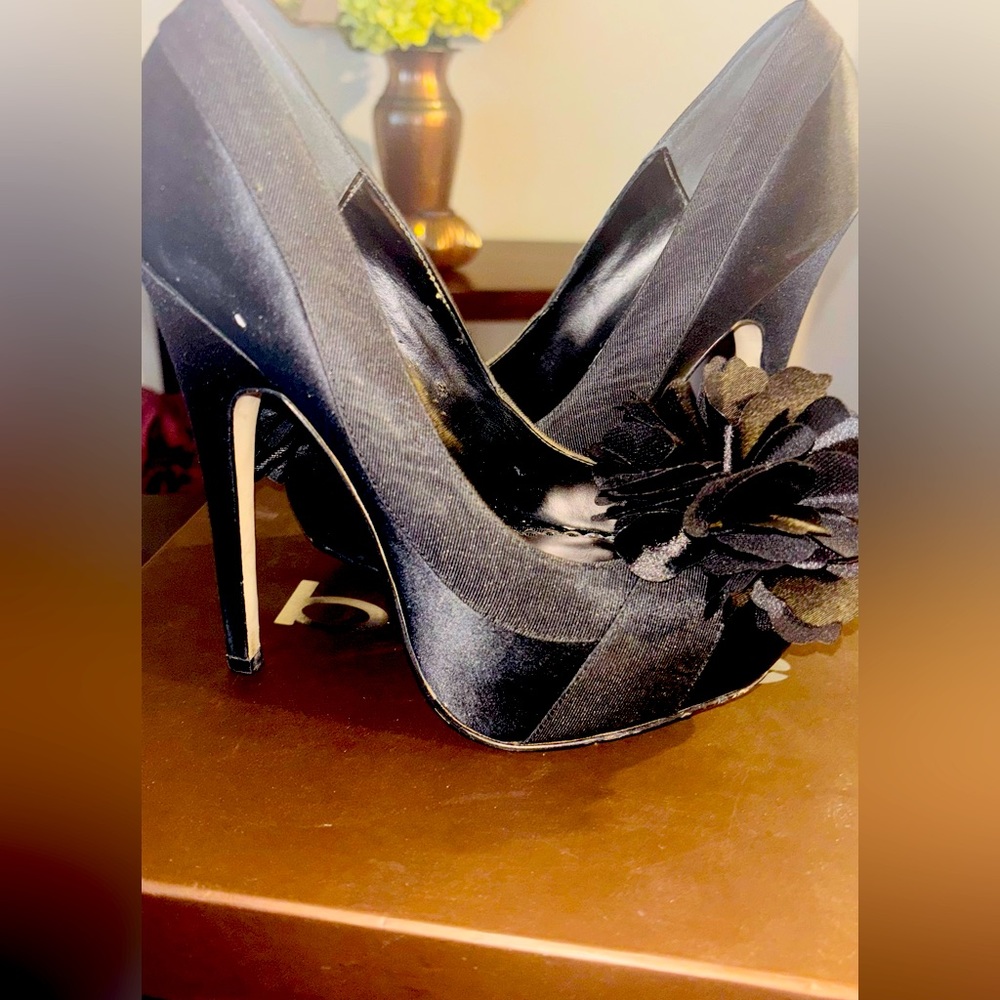 Bebe  lola  black heels